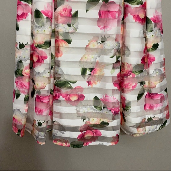 Lipsy London Floral Dress - Picture 4 of 16